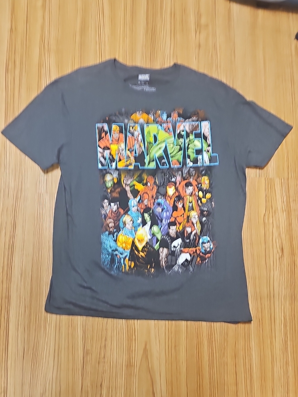 Men Marvel Gray Short Sleeve Tee with Colorful Superhero Graphic. Size XL
